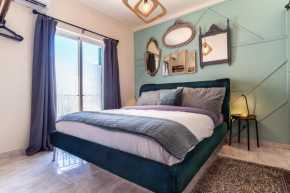 Arty Vintage Townhouse with Rooftop Shower & Sun Loungers